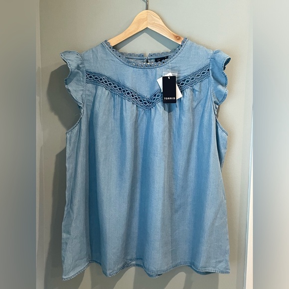 TORRID Flutter Blouse - Denim Medium Wash- Size 1X- New w Tags - Picture 5 of 12